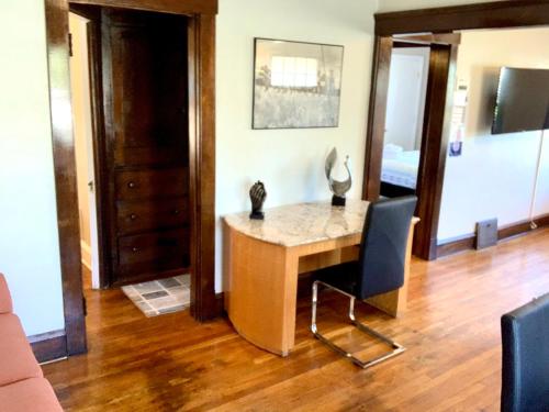 The House Hotels- Thoreau Upper - Lakewood - 10 Minutes to Downtown Attractions in Lakewood, USA