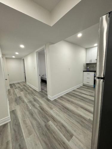 Konyha, Bright Queen Room close to Sheridan College and Airport in Brampton