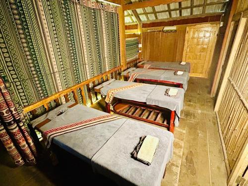 Queen Room with Balcony image 3