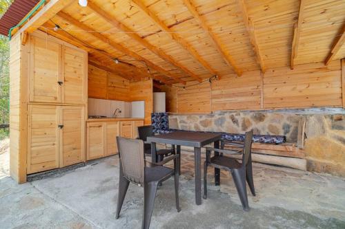 Ecocabañas B&B - Cabaña de lujo con jacuzzi privado cerca a termales (Ecocabanas B&B - Cabana de lujo con jacuzzi privado cerca a termales) in เชาชี