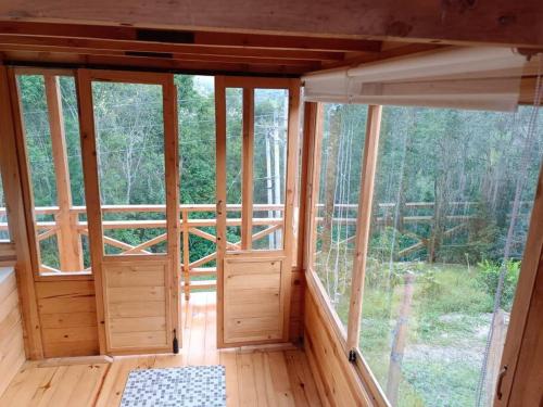 Ecocabañas B&B - Cabaña de lujo con jacuzzi privado cerca a termales (Ecocabanas B&B - Cabana de lujo con jacuzzi privado cerca a termales) in เชาชี