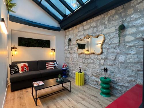 Relais Cocorico Artist Studio glass roof with AC, Paris