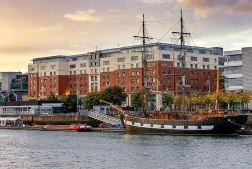 Entire Apartment in Heart of Dublin - image 10