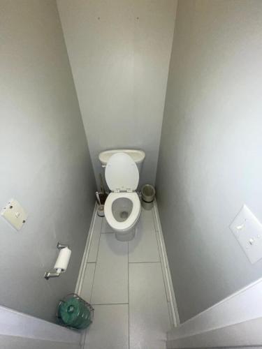 Peachy Pied-à-Terre-10 Miles to Historic Savannah-Pool - image 9