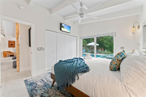 Waterfront Villa With In-Law Suite and Stunning Pool in Fort Lauderdale, USA