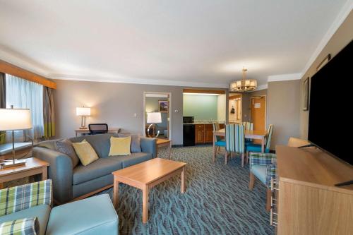 . Best Western PLUS Executive Court Inn & Conference Center