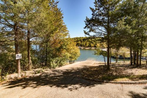 Lake Dream Full Remodel 2BR.2BA Lake Front Lake View in Kimberling City, USA