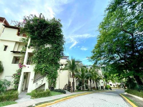 Peaceful Bliss Condo Inside A 6 Pool Complex