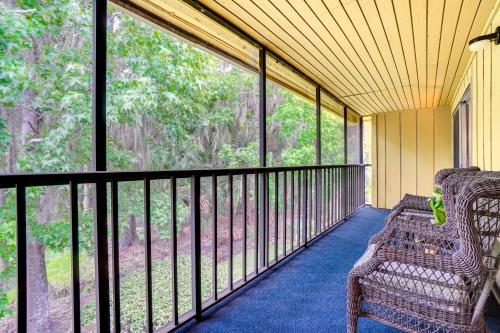 Quiet Condo with Balcony, Walk to Lake Monroe! in Deltona, USA