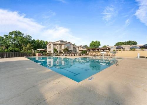 The Peacock Palace Condo - image 10