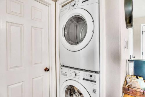 Dream Retreat 5 mn to SDC 2BR 2.5 BA Stonebridge - image 2