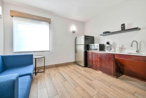 Holiday Inn Express Palestine an IHG Hotel - image 9