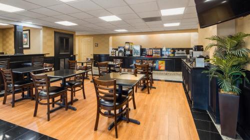 Best Western Plus Northwest Inn and Suites Houston - image 6