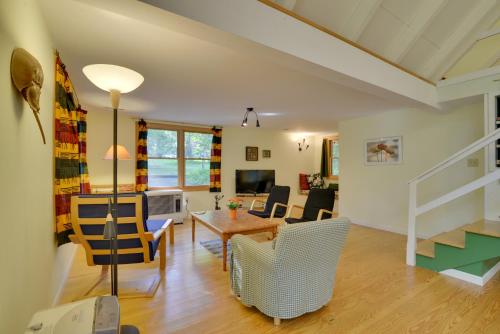 Secluded Stroudsburg Home - 5 Mi to Ski Resort in 坦納斯維爾