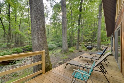Secluded Stroudsburg Home - 5 Mi to Ski Resort in 坦納斯維爾