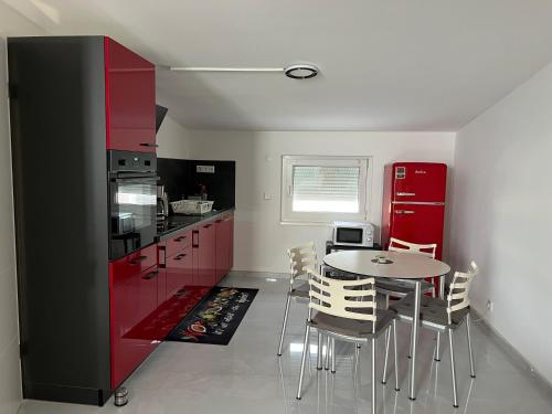 кухня, Delightful Studio with Balcony near Hockenheimring in Hockenheim