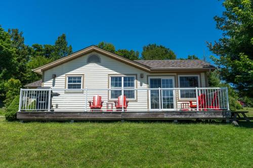 Blue Water Acres Room Type - Luxury Cottage - Meadowvale