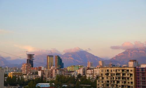 City View Apartment by Lake, Tirana