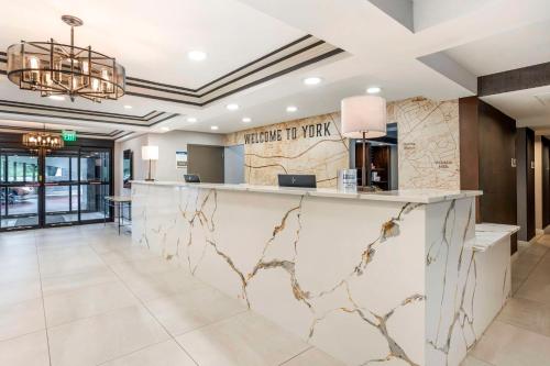 ล็อบบี้, Best Western Plus Heritage Rail Inn & Suites in ยอร์ก (PA)