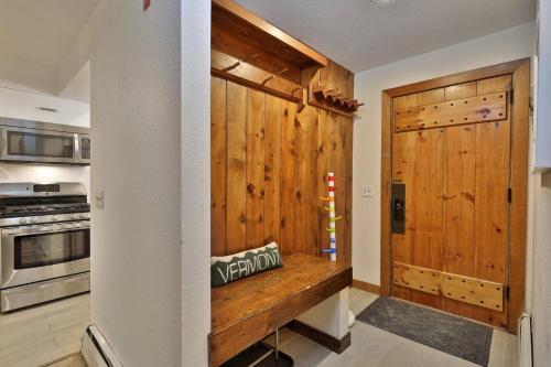 Sunrise Timberline M1- Cozy 2 BR Ski On Ski Off Condo in Killington, USA