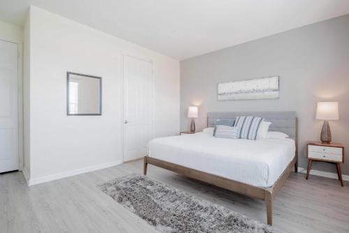 All New! Vista Cay Lakeview Lodge Condo-Huge! Near Parks-OCCC in Orlando, USA