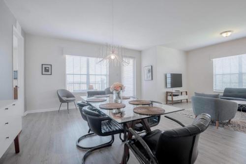 All New! Vista Cay Lakeview Lodge Condo-Huge! Near Parks-OCCC in Orlando, USA