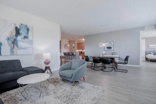 All New! Vista Cay Lakeview Lodge Condo-Huge! Near Parks-OCCC in Orlando, USA