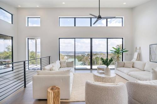 Lakeview Retreat: Terrace BBQ in Austin, USA