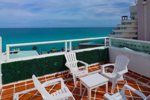 Penthouse on the Beach with Private Sea View in Cancún, Mexico