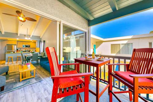 Balboa Peninsula Hidden Gem with Private Balcony & Stunning Views in Newport Beach, USA