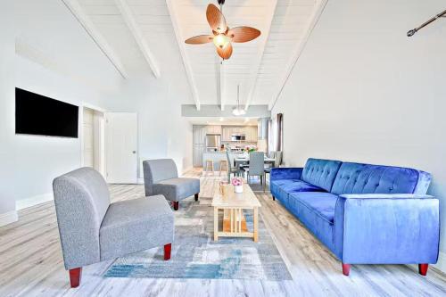 Balboa Peninsula Hidden Gem with Private Balcony & Stunning Views in Newport Beach, USA