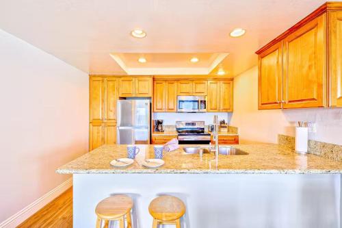 Condo in Newport Beach with Private Balcony and Ideal Location by the Pier in Newport Beach, USA