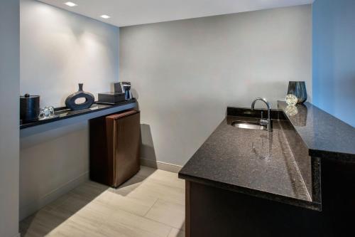 ผับ/เลาจน์, บอสตัน แมริออท เบอร์ลิงตัน (Boston Marriott Burlington) in เบอร์ลิงตัน (MA)