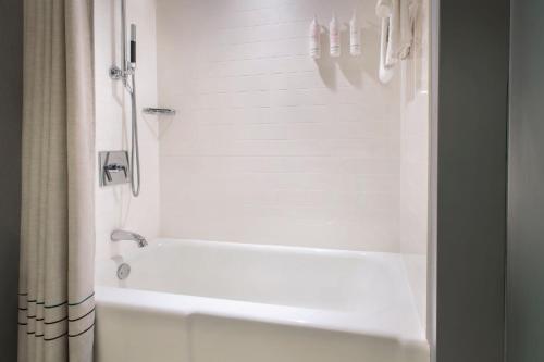 Boston Marriott Burlington - image 6