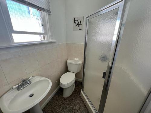 Doccia, Van Nuys Homes for the Soul in Burbank