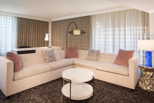 1 king bed, 1 sofa bed