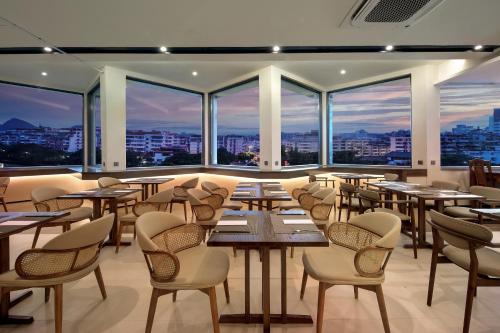 Restaurant, Riverbank Hotel in Guilin