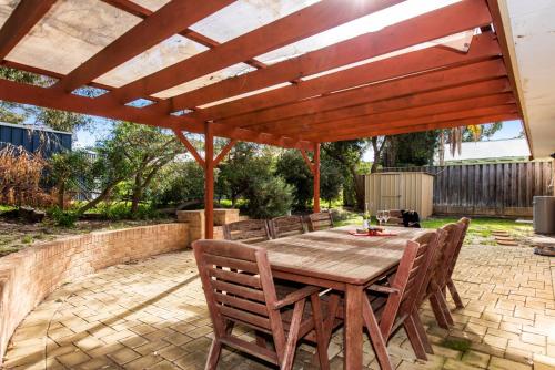 Waves And Moore - Beautifully presented home, Guilderton (foto 3)