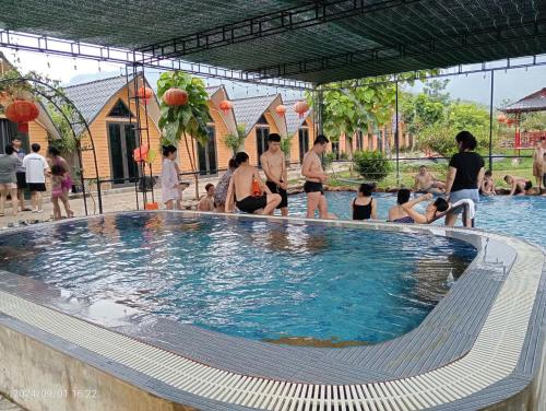 Homestay Suoi Khoang Minh Hang - 수영장