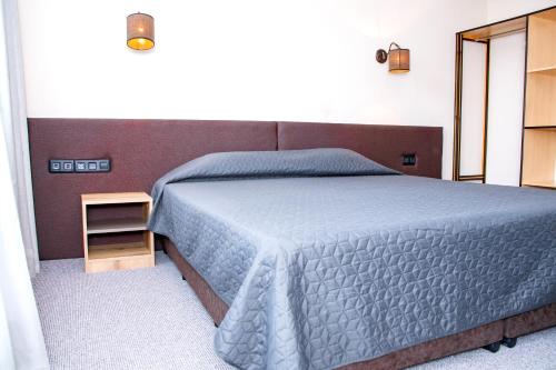 Deluxe One-Bedroom Suite with Balcony image 10