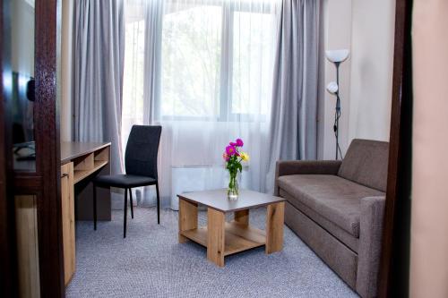 Deluxe Family Room with Balcony image 1