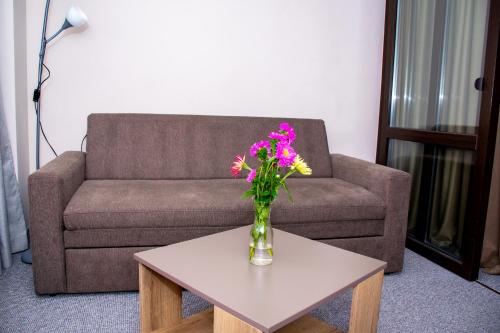 Deluxe Family Room with Balcony image 5