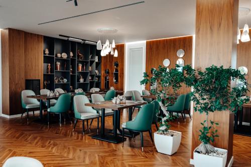 Restaurant, Holiday Hotel in Tirana