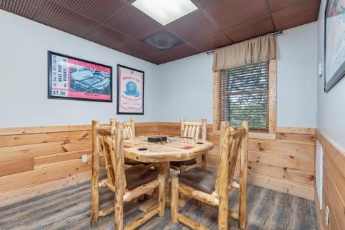 ER101 - Heavenly Hideaway Great location - Close to town! cabin - image 10