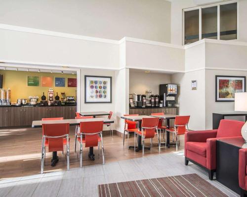 طعام و مشروبات, Comfort Inn in كامب بيلتون