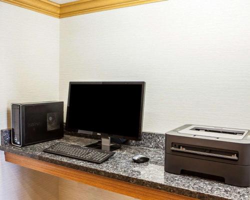 Comfort Inn Bourbonnais - image 13