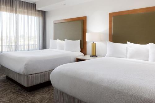 Queen Room with Two Queen Beds, Sofa Bed and Tub - Hearing Accessible