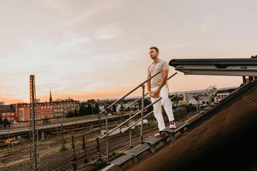 Spacious Penthouse with AC and Free Parking Steps Away From the Central Station, Koblenc (fotografie 2)