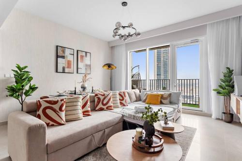 Chic 2BR Stay at Creek Horizon with Pool, Gym and Prime Dubai Location, Dubai (foto 2)