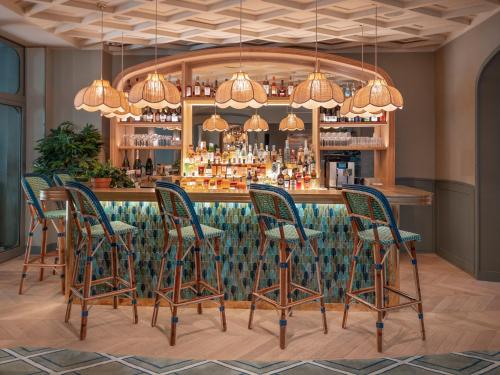 Bar/lounge, Miss Fuller in 17th - Arc de Triomphe - Palais des Congres